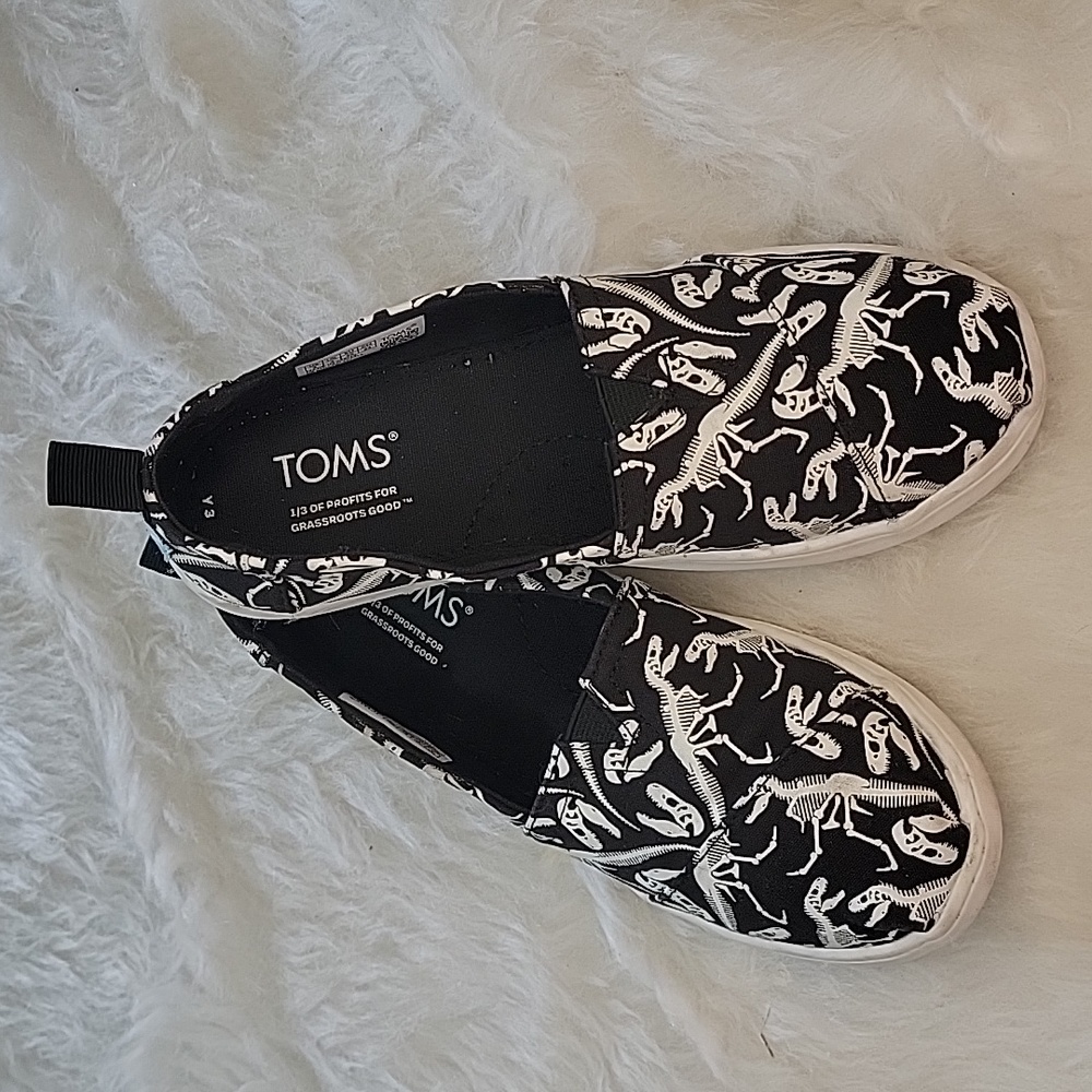 TOMS Alpargata Glow In The Dark Dinosaur Bone‎ Graphic Black White Slip On Shoes
